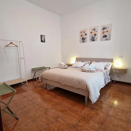 Vakantiehuis Charming With Private Patio Near Swiss Border And Transport - Daisy, Loggiadeifiori Como
