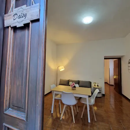 Daisy, Loggiadeifiori - Cozy Apartment In Como
