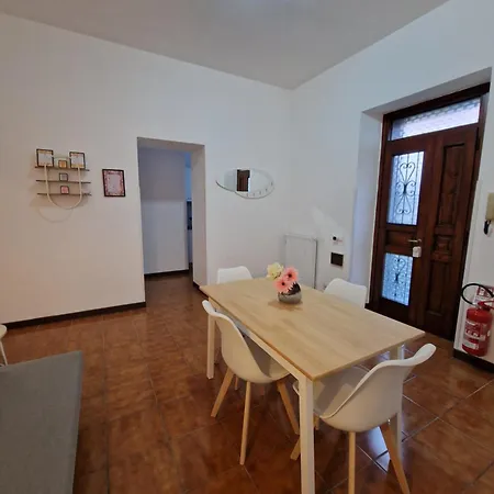 Daisy, Loggiadeifiori - Cozy Apartment In Como Holiday home *