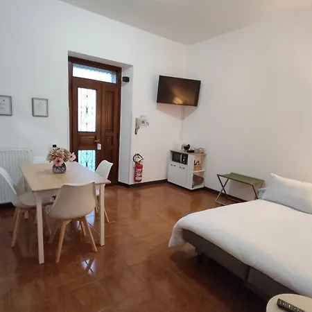 Daisy, Loggiadeifiori - Cozy Apartment In Como Holiday home