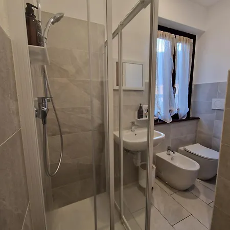 Daisy, Loggiadeifiori - Cozy Apartment In Como *