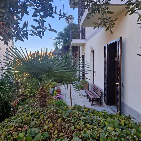 Daisy, Loggiadeifiori - Cozy Apartment In Como