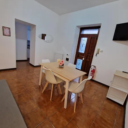 Holiday home Daisy, Loggiadeifiori - Cozy Apartment In Como Como