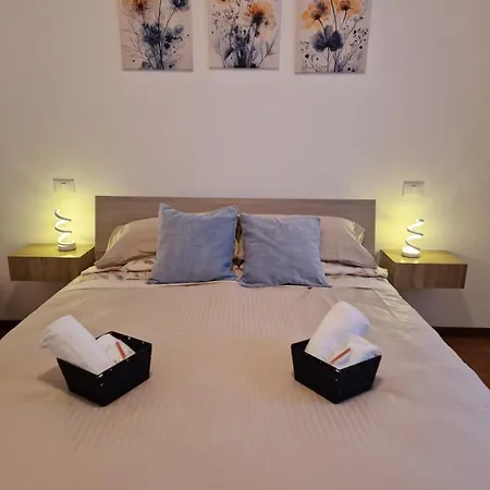 Daisy, Loggiadeifiori - Cozy Apartment In Como Holiday home *