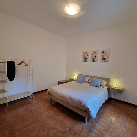 Daisy, Loggiadeifiori - Cozy Apartment In Como بيت للعطل كومو