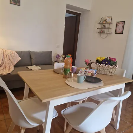 Charming With Private Patio Near Swiss Border And Transport - Daisy, Loggiadeifiori * Como