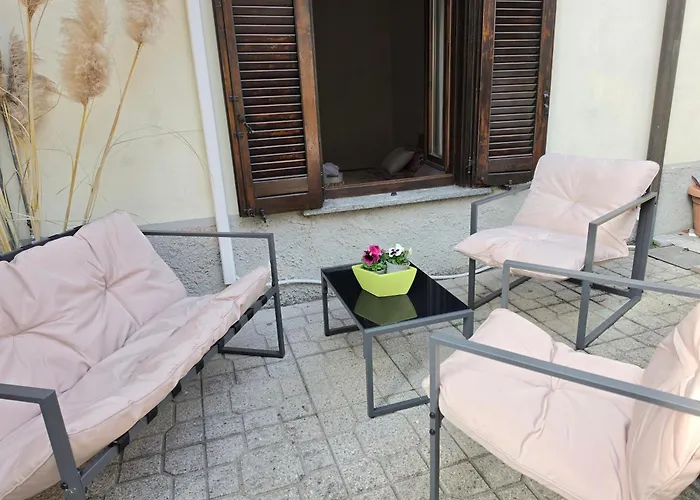 Charming With Private Patio Near Swiss Border And Transport - Daisy, Loggiadeifiori קומו