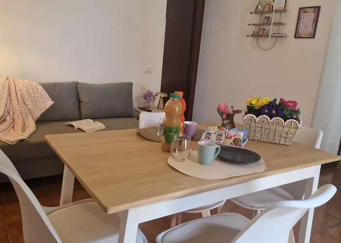 Charming With Private Patio Near Swiss Border And Transport - Daisy, Loggiadeifiori * 科莫